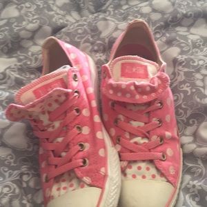 adorable converse sneakers girls 6 woman’s size 8